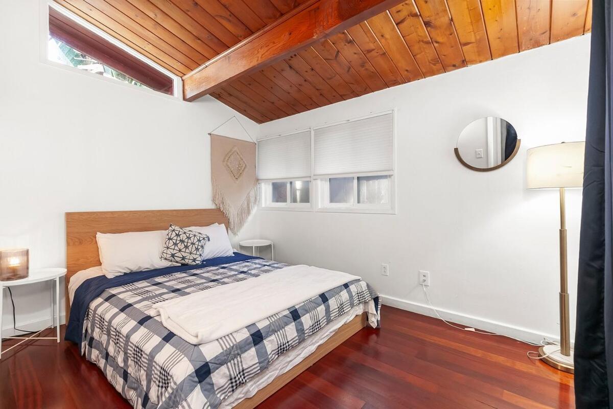 Ob Retreat Location, Patio & Beach! * San Diego